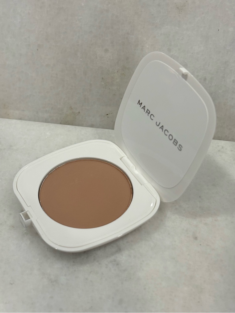 Marc Jacobs Omega Bronze Coconut Perfect Tan 104 Tan-Tastic NWOB